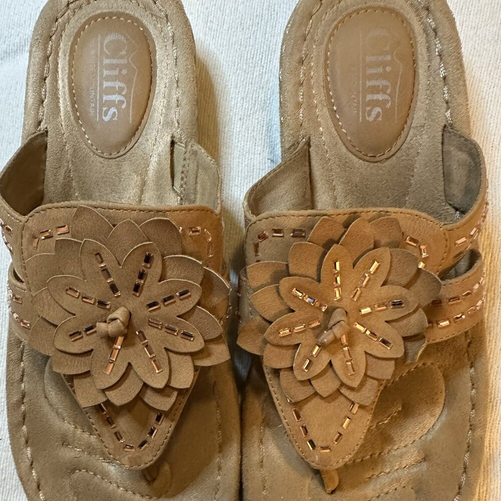👡 Cliffs by White Mountain Cupcake II Wedge Sandal, Tan/Nubuck, Size 9.5 Used👡